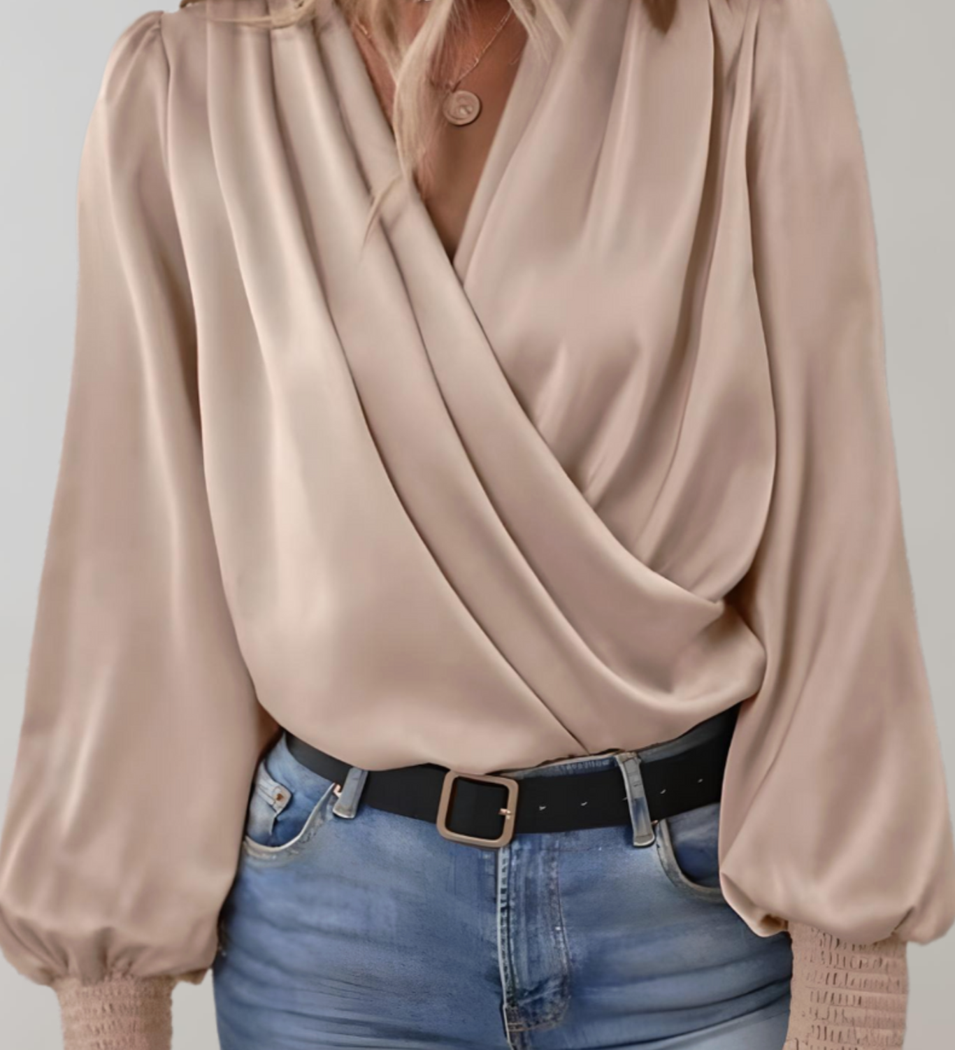 Quinn | Elegantna Bluza s Dugačkim Rukavima i V-Izrezom